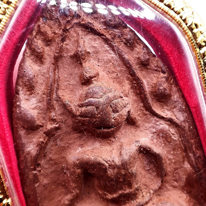 Khun Paen Phlai Khu Tat Amulet Clay Gold Plated