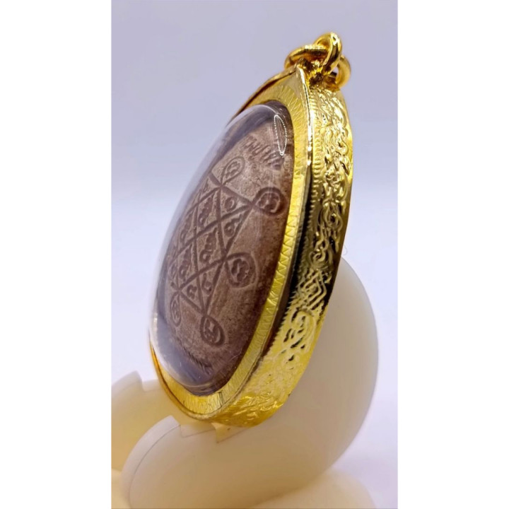 Phra Pidta Luang Pu Toh Jumbo Buddha Amulet