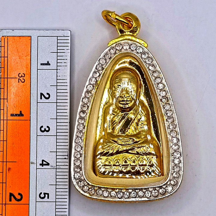 Luang Pu Thuat Wat Chang Hai Brass Amulet