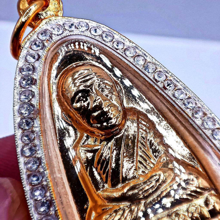 Luang Pu Thuat Wat Chang Hai Brass Amulet