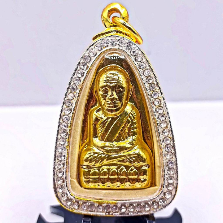 Luang Pu Thuat Wat Chang Hai Brass Amulet