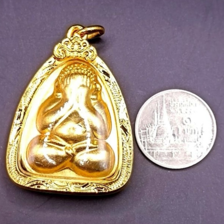 Phra Pidta Luang Por Pae Buddha Amulet