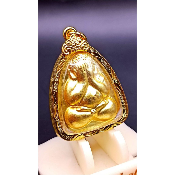 Phra Pidta Luang Por Pae Buddha Amulet