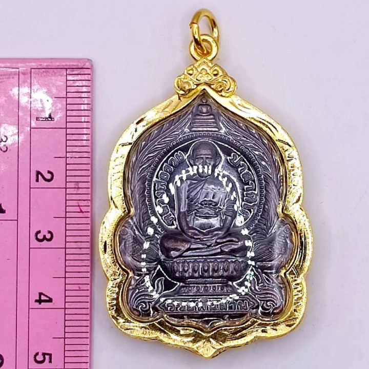 Luang Por Ruay Ruay Pan Lan 2555 Amulet
