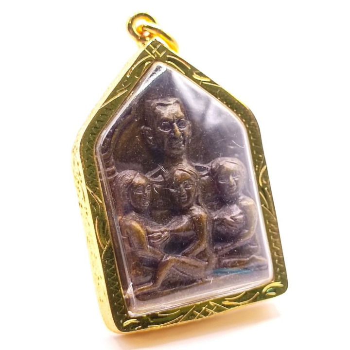 Khun Paen Um Nang Amulet Metal Pendant