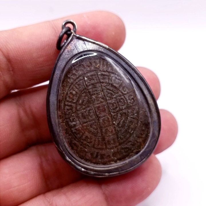 Luang Pu Toh Pidta Jumbo 1 Amulet Pendant
