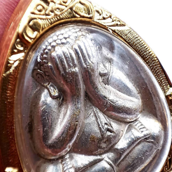 Phra Pidta Jumbo 2 Buddha Amulet Gold Plated