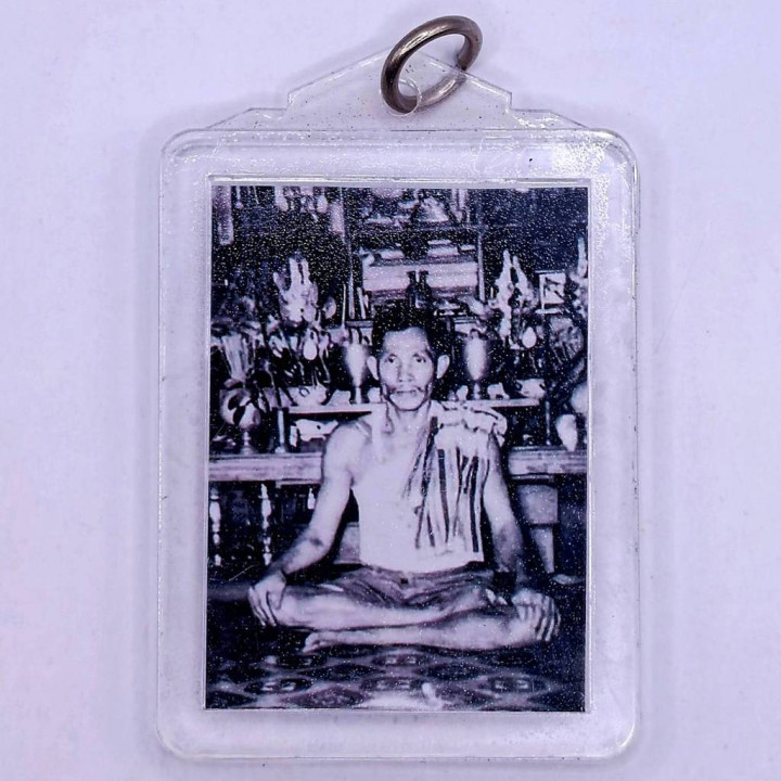 Phaw Thiang Nuammana Amulet Photo Charm BE 2568