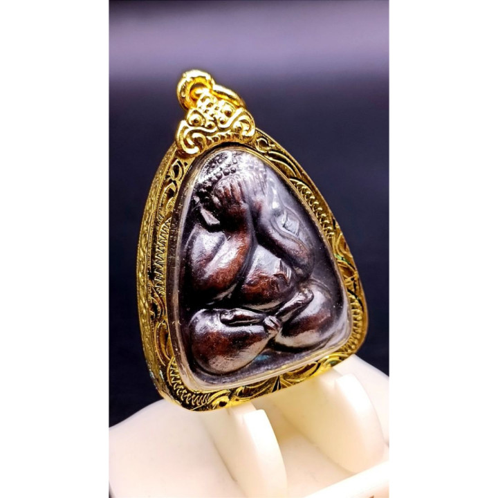 Phra Pidta Luang Por Pae Wat Pikulthong Amulet