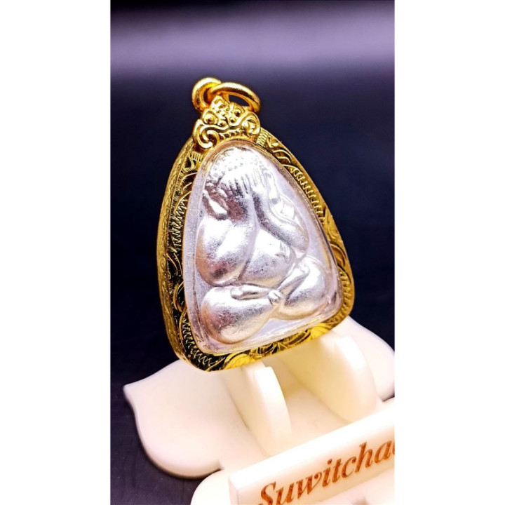 Phra Pidta Luang Por Pae Buddha Amulet