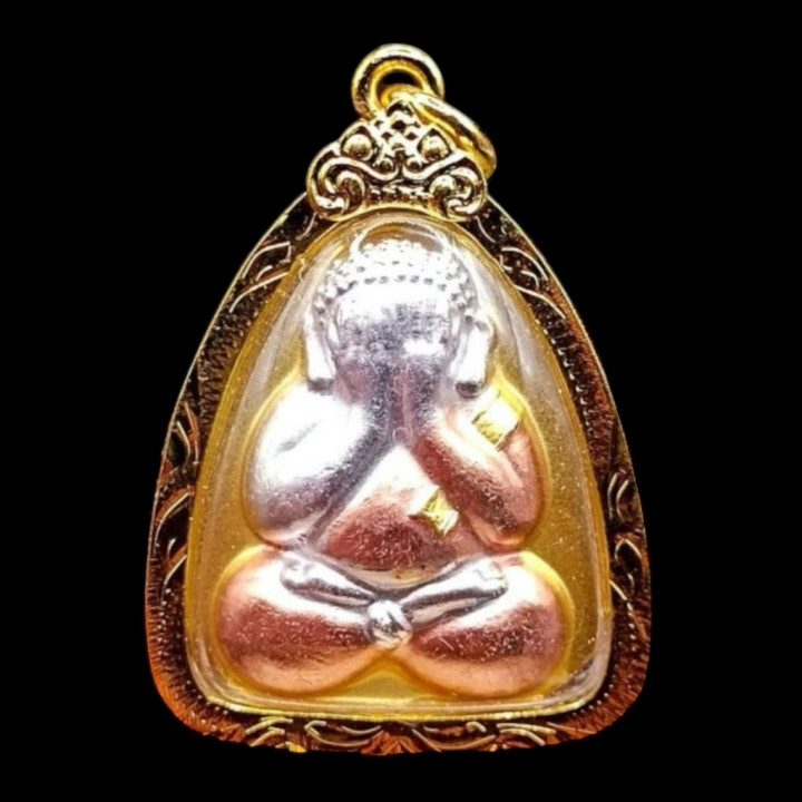 Phra Pidta Luang Por Pae Buddha Amulet