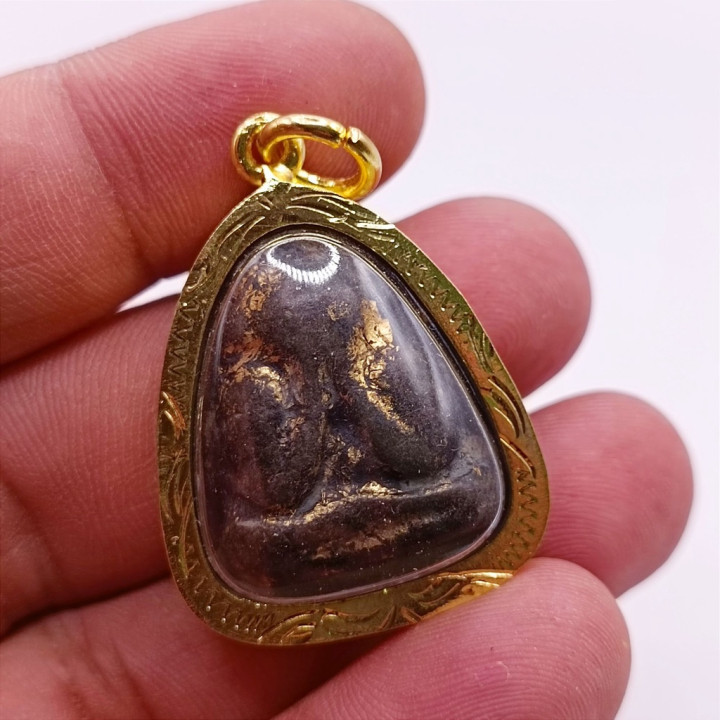 Pidta Luang Por Kaew Amulet Gold Plated Frame