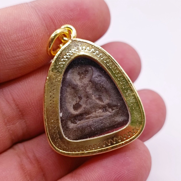 Pidta Luang Por Kaew Amulet Gold Plated Frame