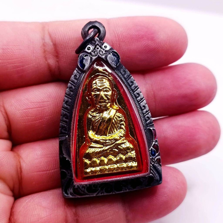 Luang Pu Thuat Wat Chang Hai 2505 Brass Amulet