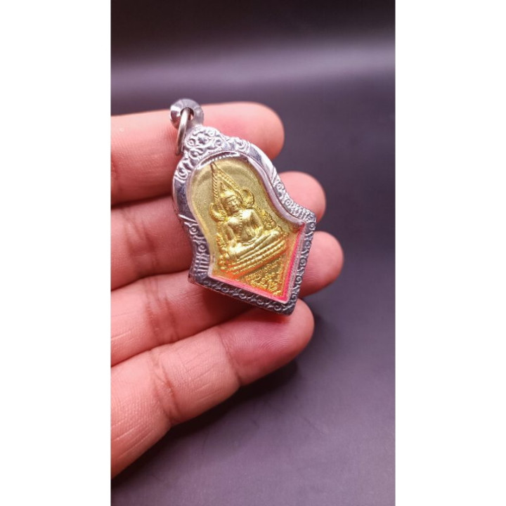 Phra Chinnarat Thao Wessuwan Buddha Amulet