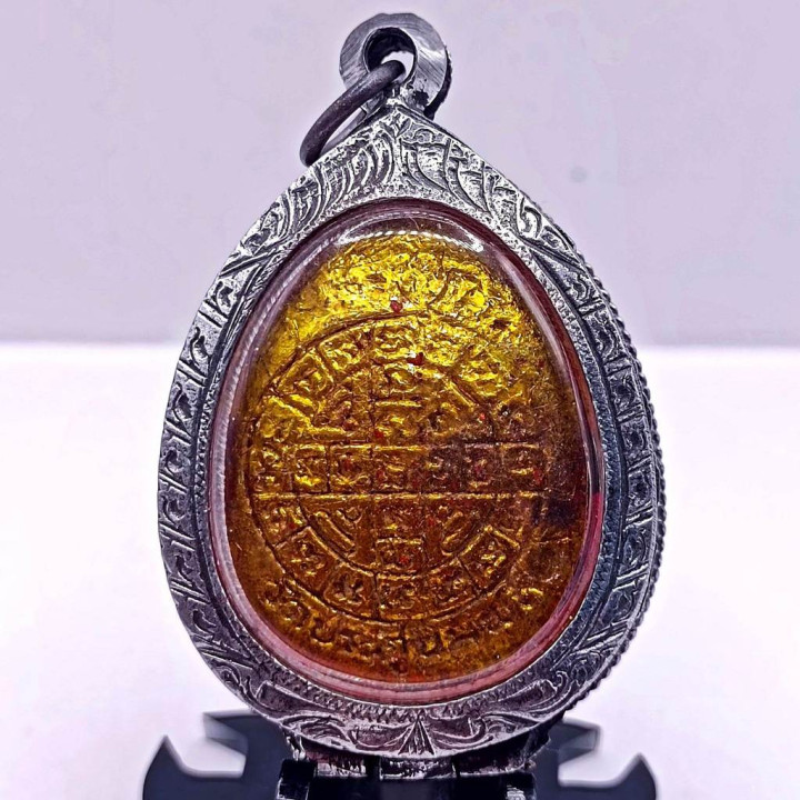Pidta Luang Pu Toh Jumbo 2 Amulet Gold Leaf