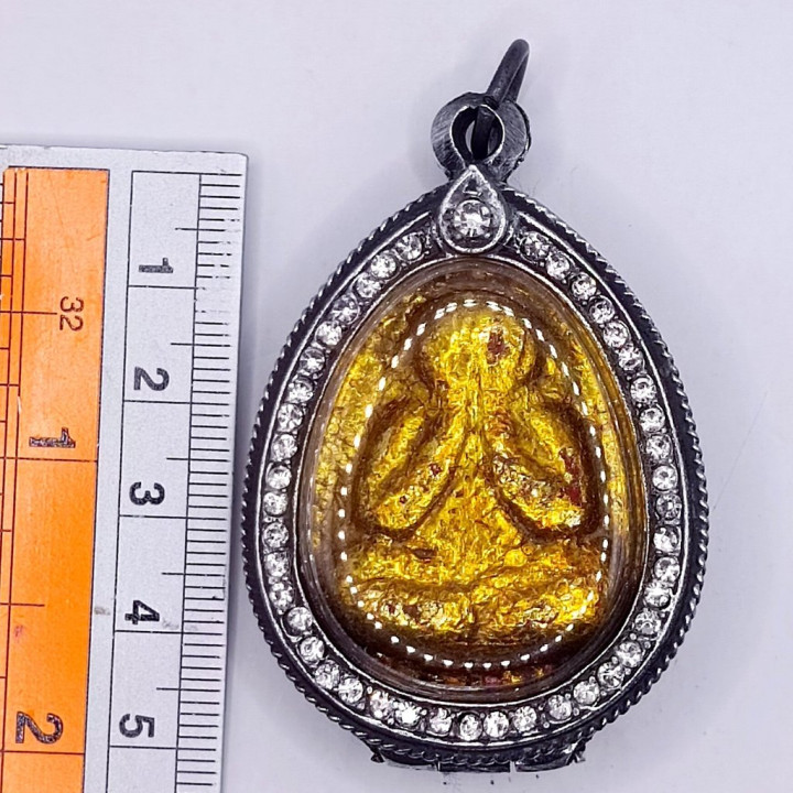 Pidta Luang Pu Toh Jumbo 2 Amulet Gold Leaf