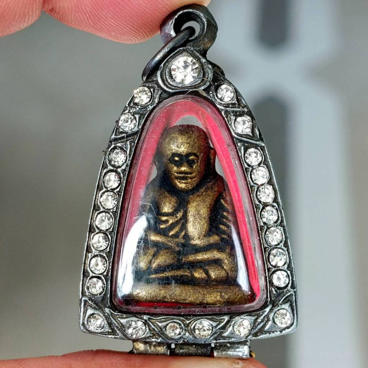 Luang Por Ngern Wat Bang Klan Metal Amulet