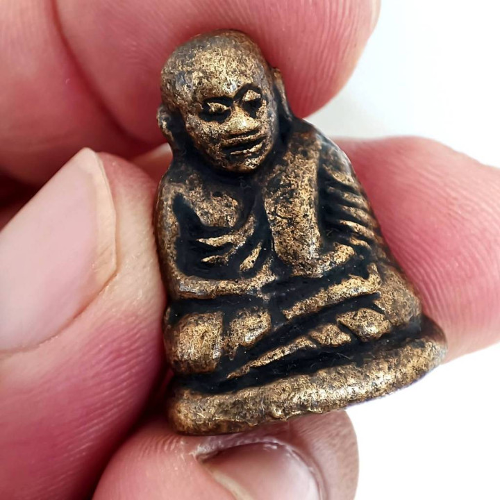 Luang Por Ngern Wat Bang Klan Metal Amulet