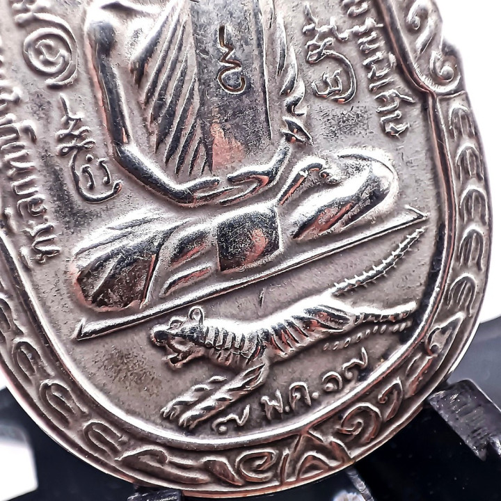 Luang Por Sud Wat Kalong Tiger Leaping Amulet