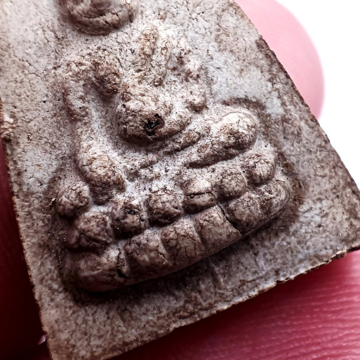 Phra Phuttho Noi Mae Chee Boon Ruean Buddha Amulet