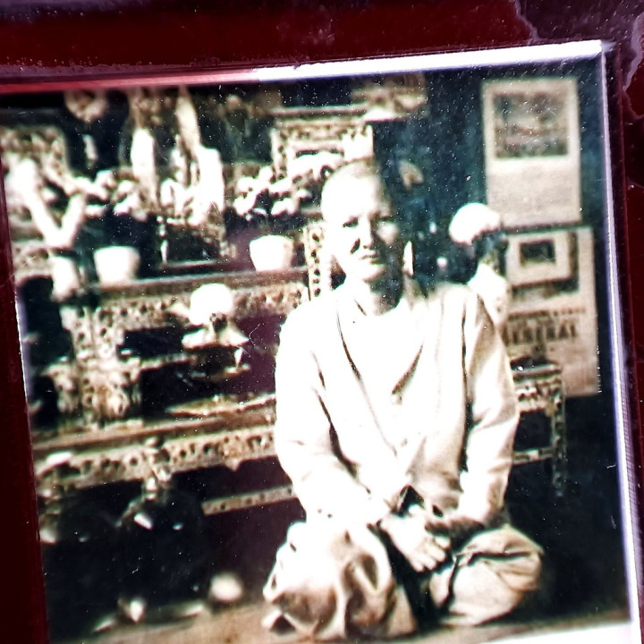 Khun Mae Boon Reun Wat Awut Photo Amulet